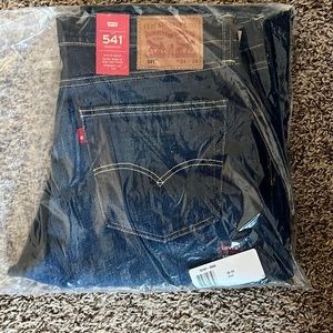 Mens Levi athletic fit jeans (541)